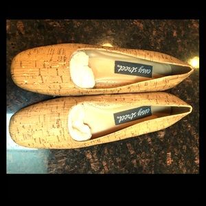 Comfy Easy Spirit cork style flats.
